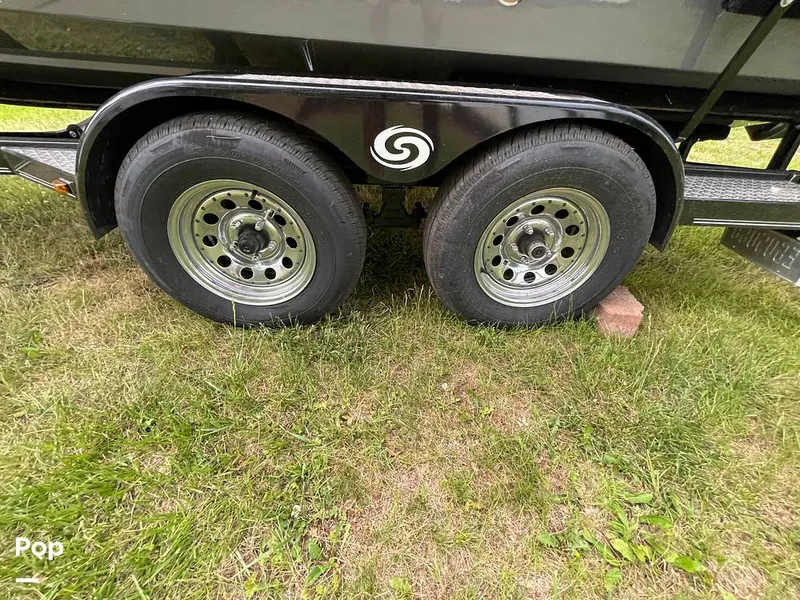 Slide: The Image of Hurricane Sundeck Sport 205 2022 - 12644089