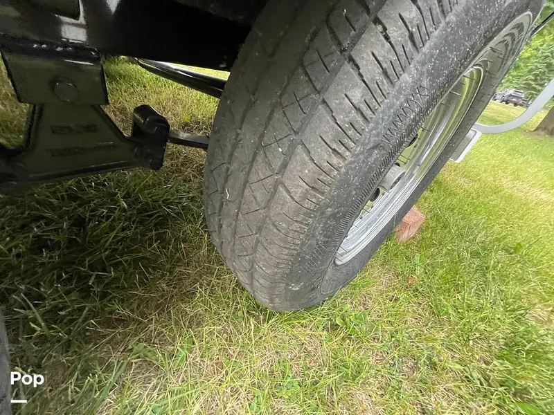 Slide: The Image of Hurricane Sundeck Sport 205 2022 - 12644094