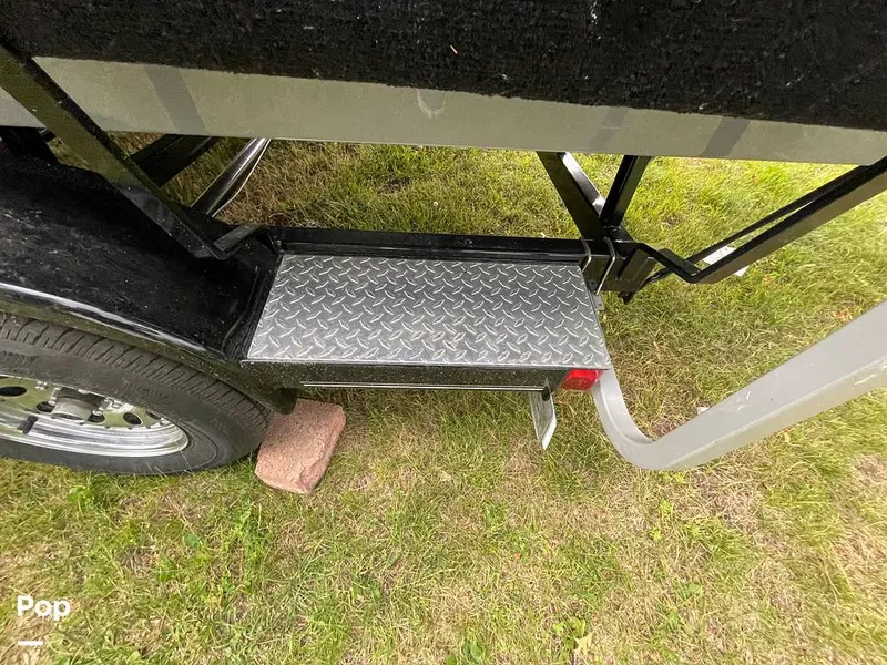 Slide: The Image of Hurricane Sundeck Sport 205 2022 - 12644096