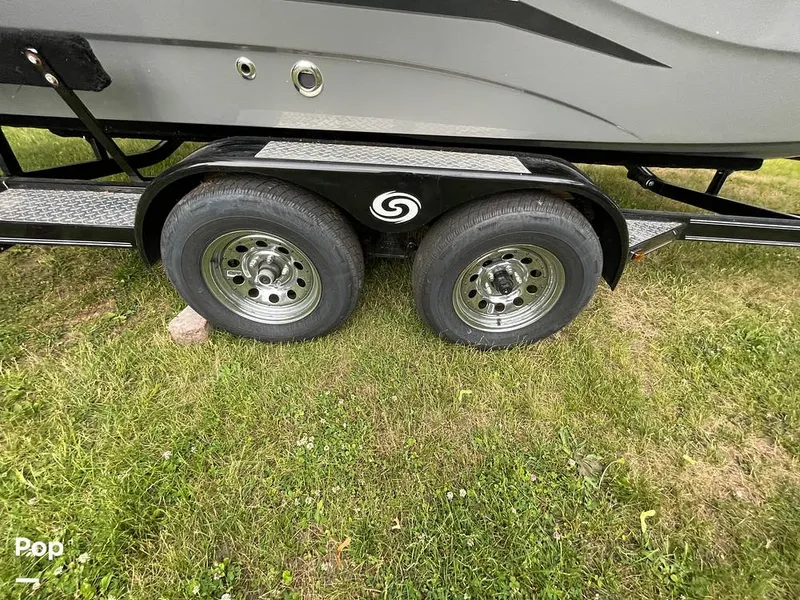 Slide: The Image of Hurricane Sundeck Sport 205 2022 - 12644100