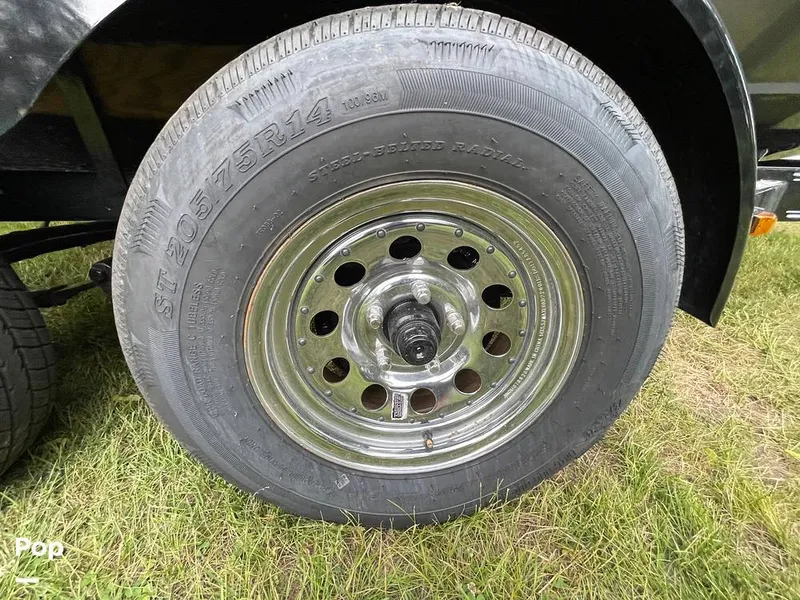 Slide: The Image of Hurricane Sundeck Sport 205 2022 - 12644101