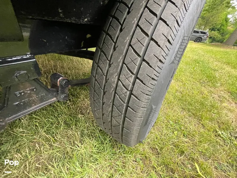 Slide: The Image of Hurricane Sundeck Sport 205 2022 - 12644102