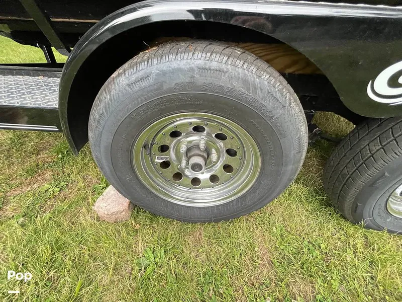 Slide: The Image of Hurricane Sundeck Sport 205 2022 - 12644104