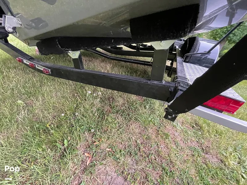 Slide: The Image of Hurricane Sundeck Sport 205 2022 - 12644108