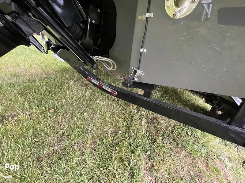 Slide: The Image of Hurricane Sundeck Sport 205 2022 - 12644109