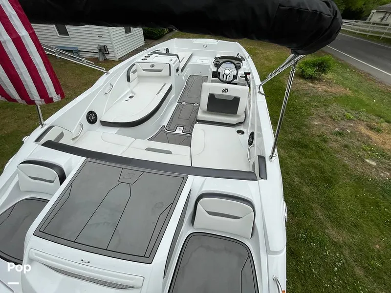 Slide: The Image of Hurricane Sundeck Sport 205 2022 - 12637511