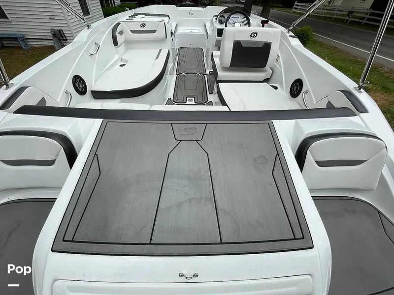 Slide: The Image of Hurricane Sundeck Sport 205 2022 - 12637512
