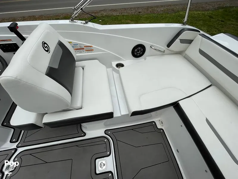 Slide: The Image of Hurricane Sundeck Sport 205 2022 - 12637514