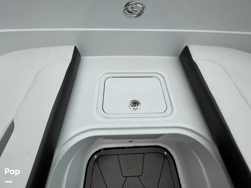 Slide: The Image of Hurricane Sundeck Sport 205 2022 - 12637517