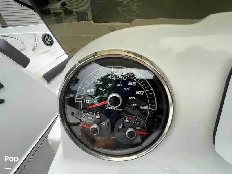 Slide: The Image of Hurricane Sundeck Sport 205 2022 - 12637526