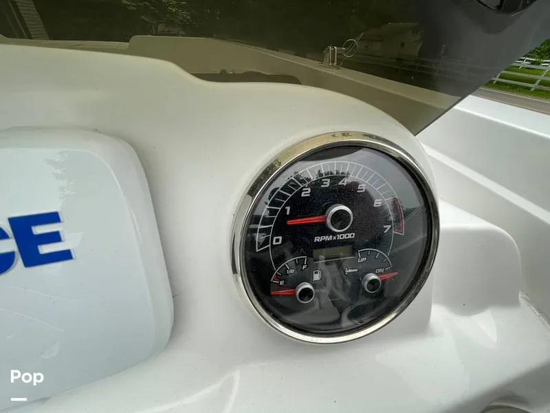 Slide: The Image of Hurricane Sundeck Sport 205 2022 - 12637527