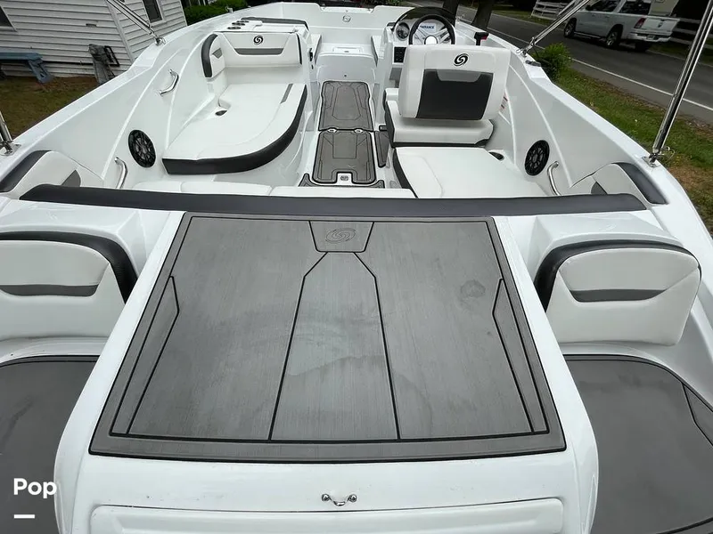 Slide: The Image of Hurricane Sundeck Sport 205 2022 - 12636554
