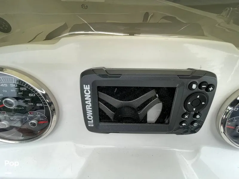 Slide: The Image of Hurricane Sundeck Sport 205 2022 - 12637528