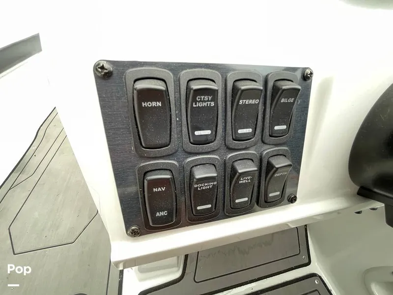 Slide: The Image of Hurricane Sundeck Sport 205 2022 - 12637529