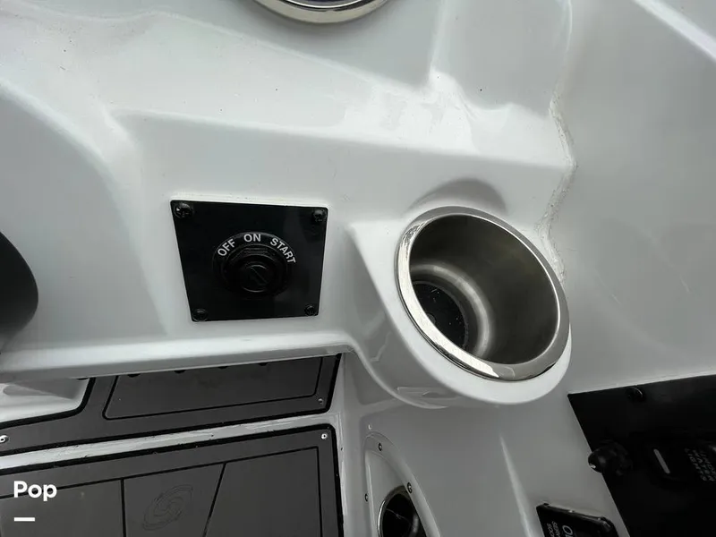 Slide: The Image of Hurricane Sundeck Sport 205 2022 - 12637530