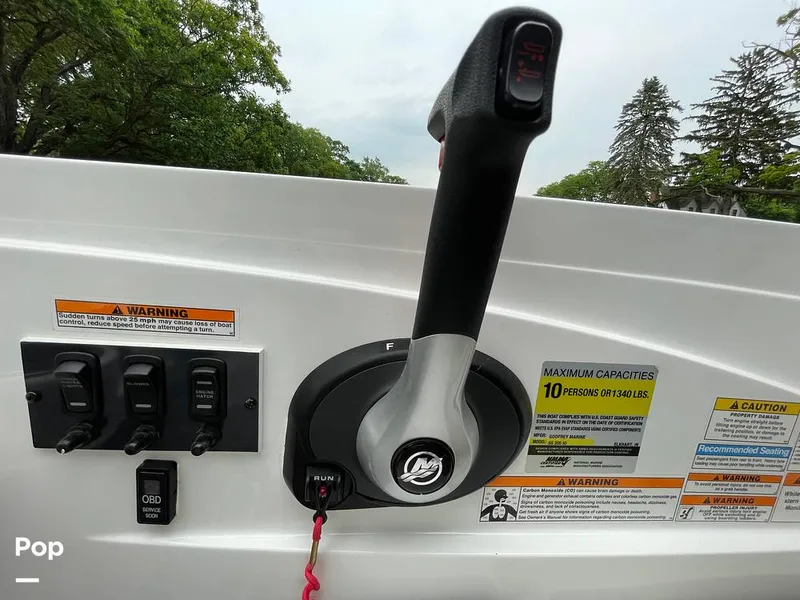 Slide: The Image of Hurricane Sundeck Sport 205 2022 - 12637532