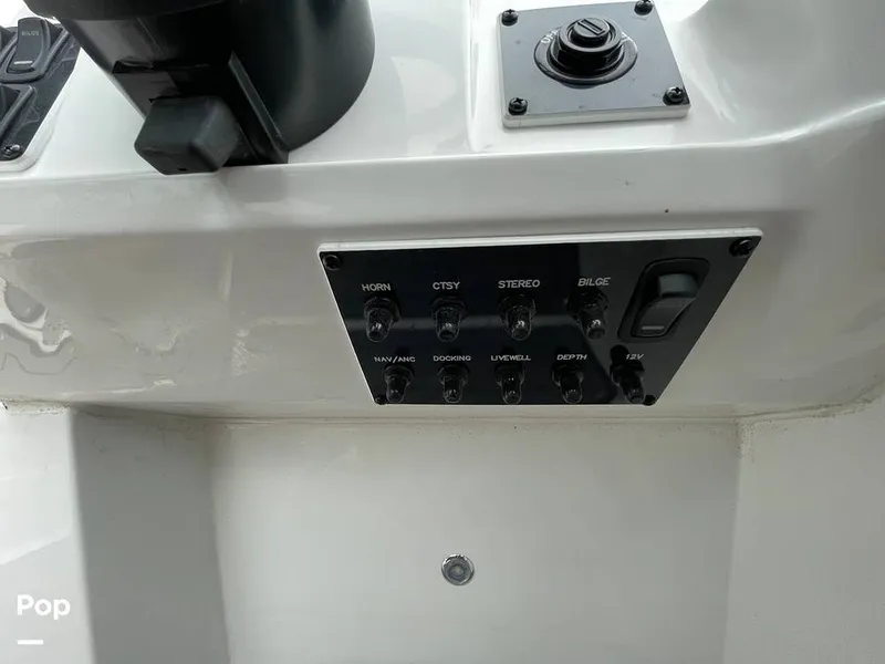 Slide: The Image of Hurricane Sundeck Sport 205 2022 - 12637534