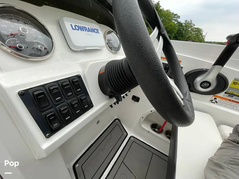 Slide: The Image of Hurricane Sundeck Sport 205 2022 - 12637535