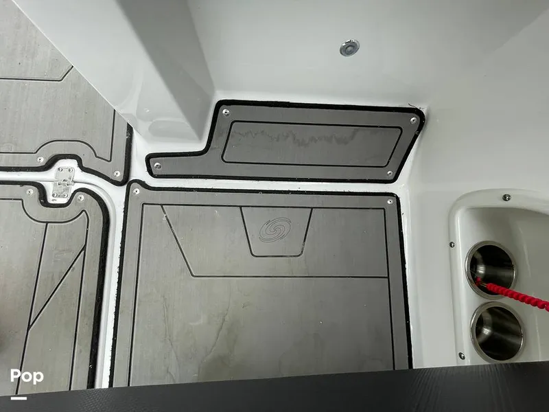 Slide: The Image of Hurricane Sundeck Sport 205 2022 - 12637536