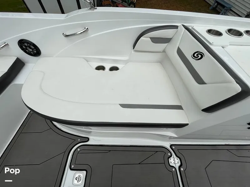 Slide: The Image of Hurricane Sundeck Sport 205 2022 - 12637540