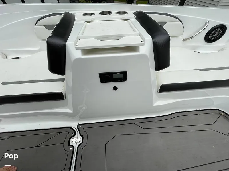 Slide: The Image of Hurricane Sundeck Sport 205 2022 - 12637542