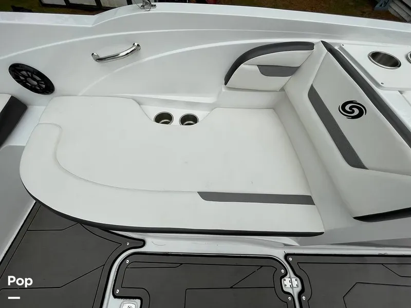Slide: The Image of Hurricane Sundeck Sport 205 2022 - 12637547
