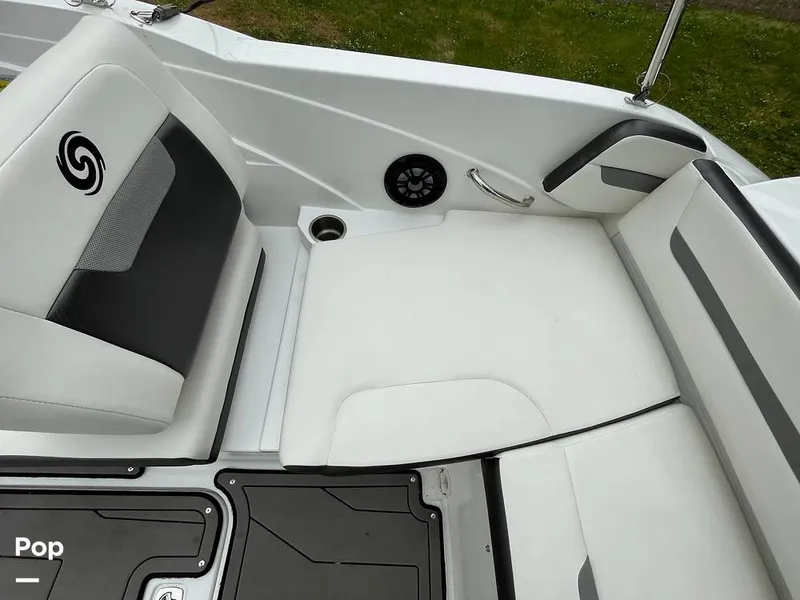 Slide: The Image of Hurricane Sundeck Sport 205 2022 - 12637551