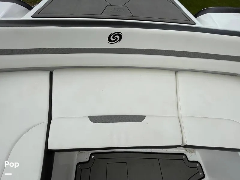 Slide: The Image of Hurricane Sundeck Sport 205 2022 - 12637554