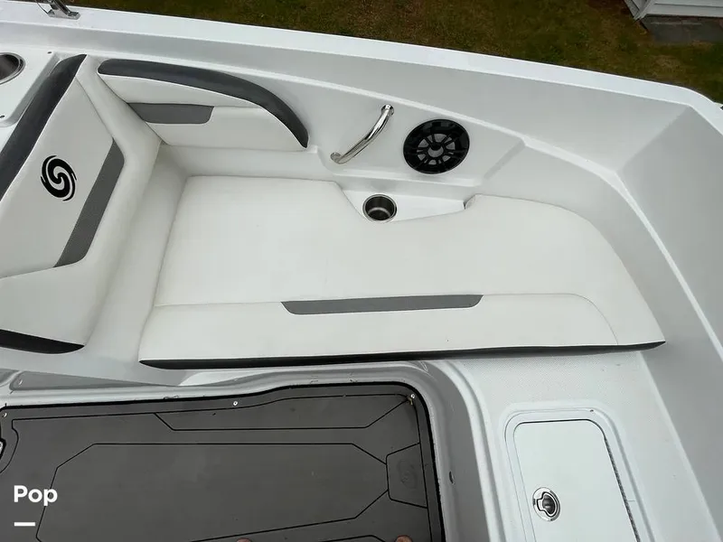 Slide: The Image of Hurricane Sundeck Sport 205 2022 - 12637561