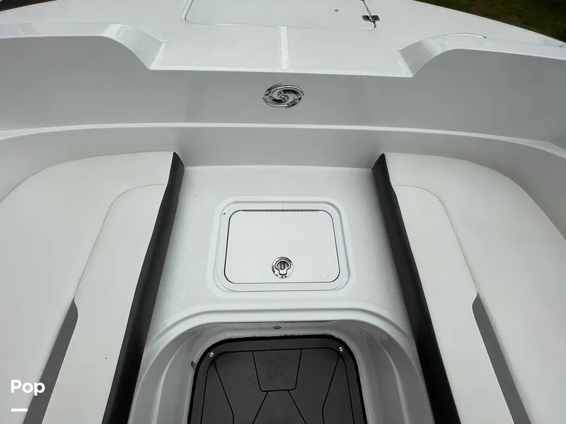 Slide: The Image of Hurricane Sundeck Sport 205 2022 - 12637563