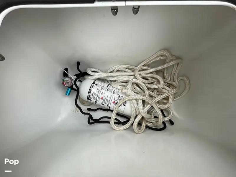 Slide: The Image of Hurricane Sundeck Sport 205 2022 - 12637564