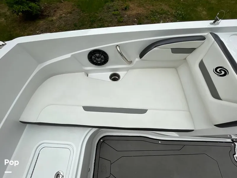 Slide: The Image of Hurricane Sundeck Sport 205 2022 - 12637565