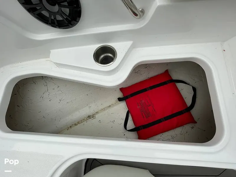 Slide: The Image of Hurricane Sundeck Sport 205 2022 - 12637566