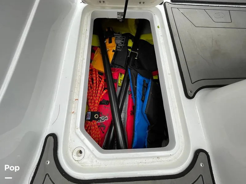 Slide: The Image of Hurricane Sundeck Sport 205 2022 - 12637573