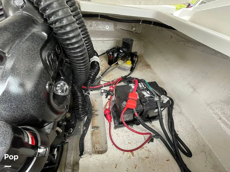 Slide: The Image of Hurricane Sundeck Sport 205 2022 - 12637574