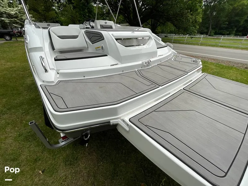 Slide: The Image of Hurricane Sundeck Sport 205 2022 - 12644061