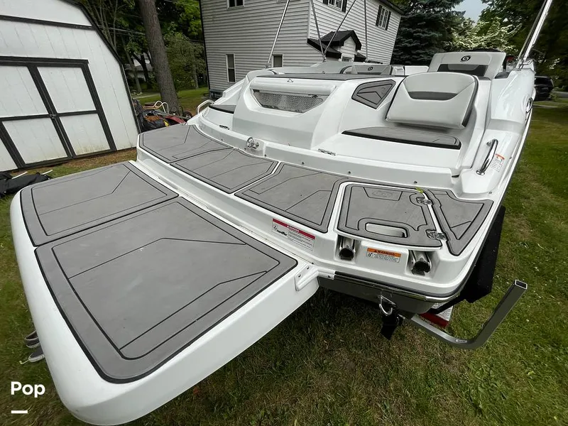 Slide: The Image of Hurricane Sundeck Sport 205 2022 - 12644062