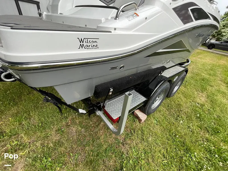 Slide: The Image of Hurricane Sundeck Sport 205 2022 - 12644075