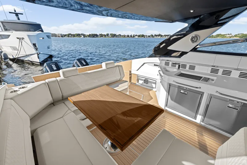 Slide: The Image of Cruisers 42 GLS Outboard 2025 - 11