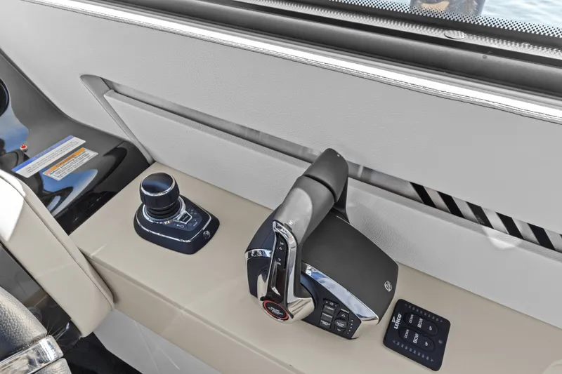 Slide: The Image of Cruisers 42 GLS Outboard 2025 - 22