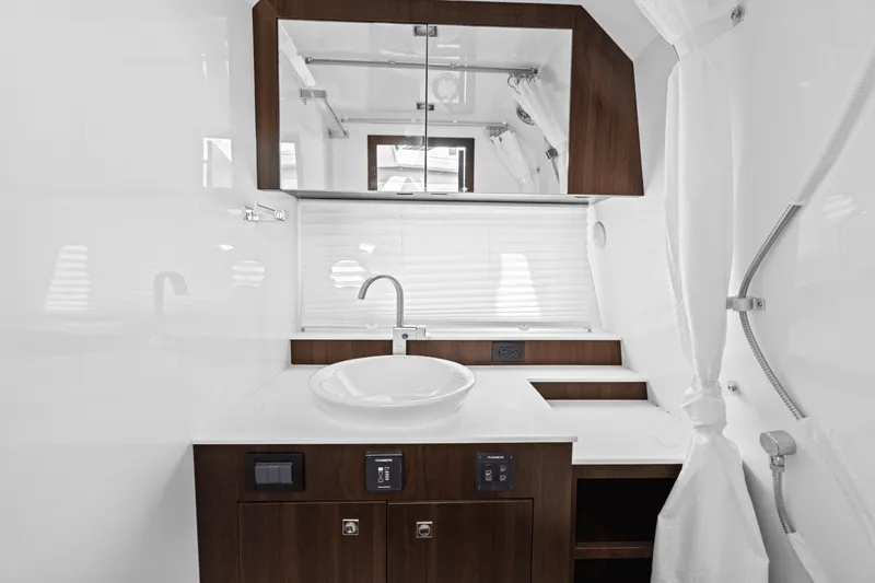 Slide: The Image of Cruisers 42 GLS Outboard 2025 - 27