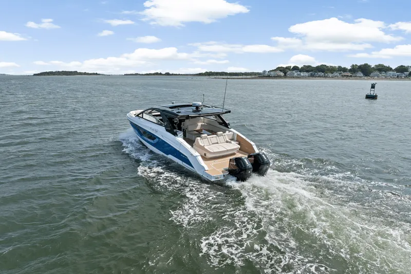 Slide: The Image of Cruisers 42 GLS Outboard 2025 - 3