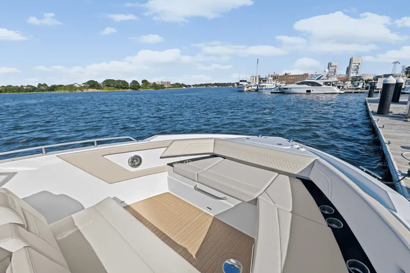 Slide: The Image of Cruisers 42 GLS Outboard 2025 - 33