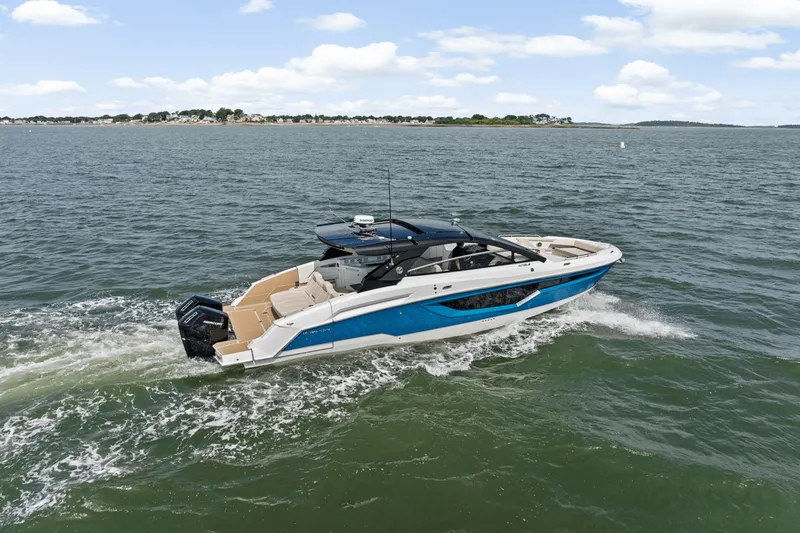 Slide: The Image of Cruisers 42 GLS Outboard 2025 - 35