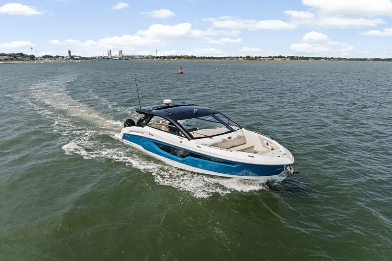 Slide: The Image of Cruisers 42 GLS Outboard 2025 - 38