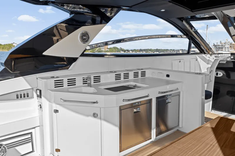 Slide: The Image of Cruisers 42 GLS Outboard 2025 - 7