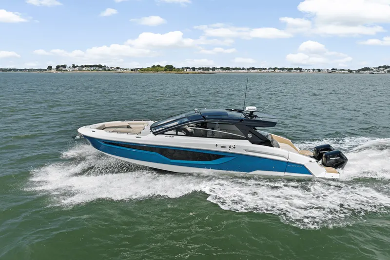 The Image of Cruisers Yachts 42 GLS Outboard 2025 - 0