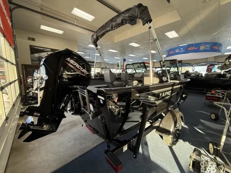 Slide: The Image of Lund 1800 Explorer Sport 2026 - 4