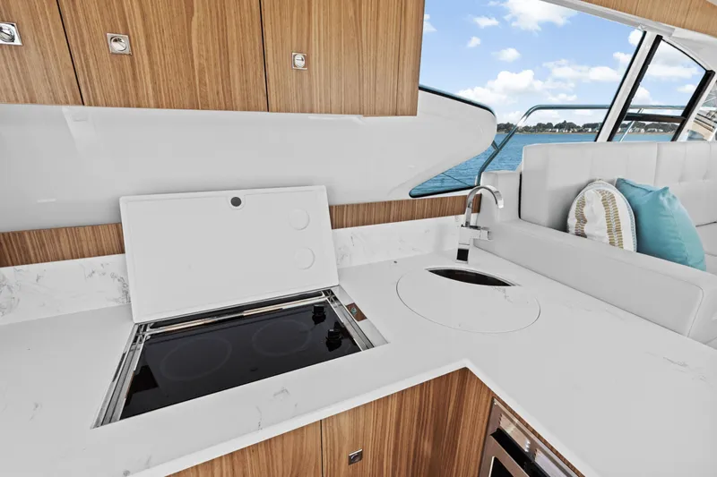 Slide: The Image of Cruisers Yachts 46 Cantius 2025 - 17