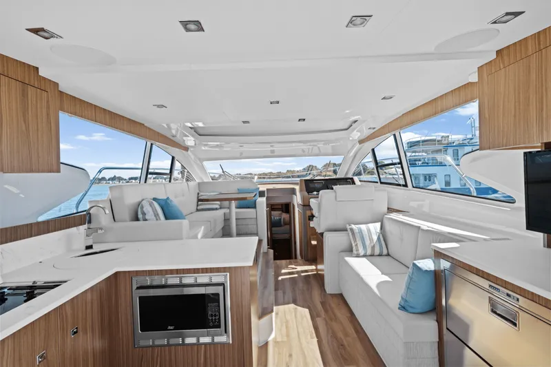 Slide: The Image of Cruisers Yachts 46 Cantius 2025 - 18